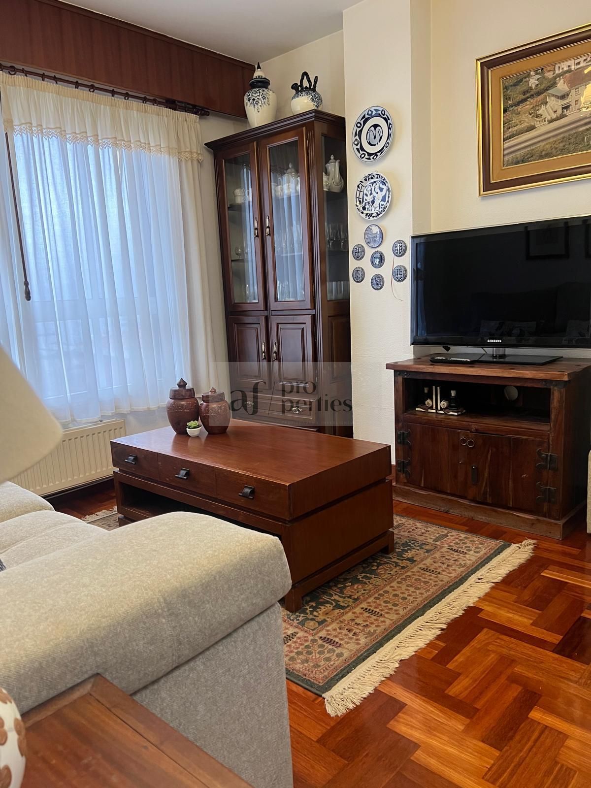 Sala d'estar de Pis en venda en Vigo  amb Calefacció, Parquet i Traster