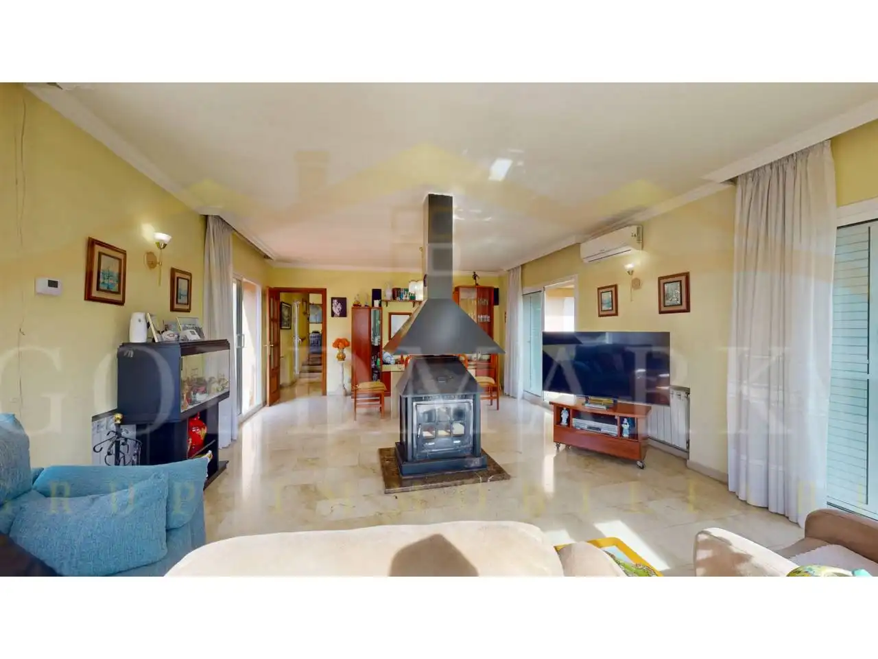 Sala d'estar de Casa o xalet en venda en Corbera de Llobregat amb Aire condicionat, Calefacció i Jardí privat