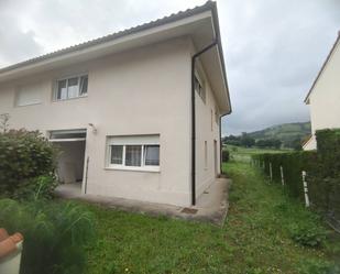 Vista exterior de Casa o xalet en venda en Santiurde de Toranzo amb Piscina