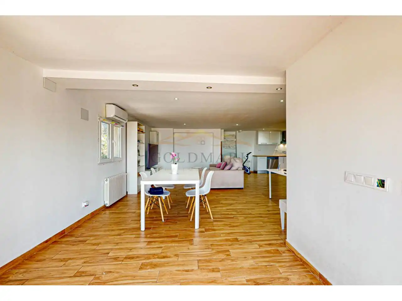 Sala d'estar de Casa o xalet en venda en Corbera de Llobregat amb Aire condicionat, Jardí privat i Terrassa