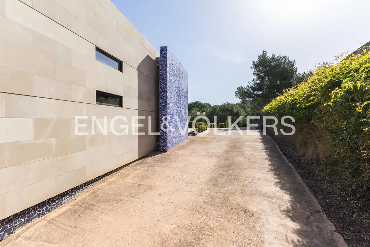 Exterior view of Houses for sale in Gilet  with Air Conditioner, Heating and Private garden