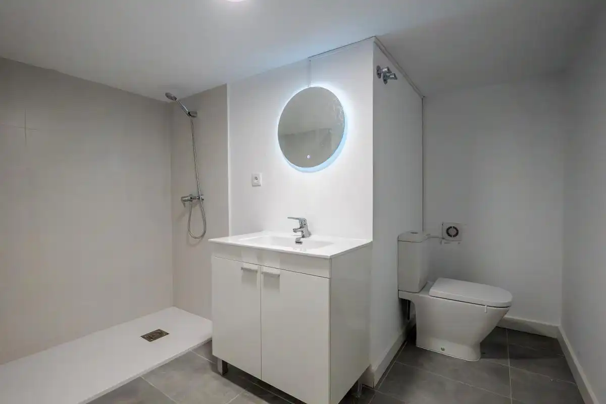 Badezimmer von Erdgeschoss zum Verkauf in Pozuelo de Alarcón mit Klimaanlage und Heizung