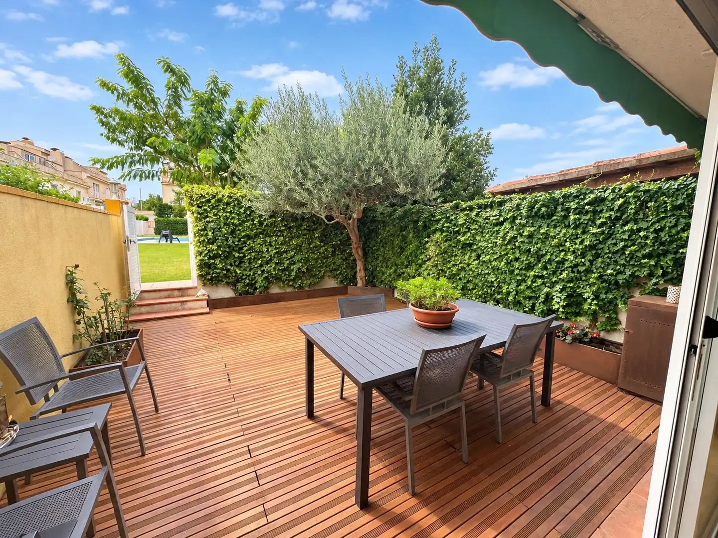 Casa bifamiliare con terrazza in vendita a Carrer de Frederic Martí Carreras