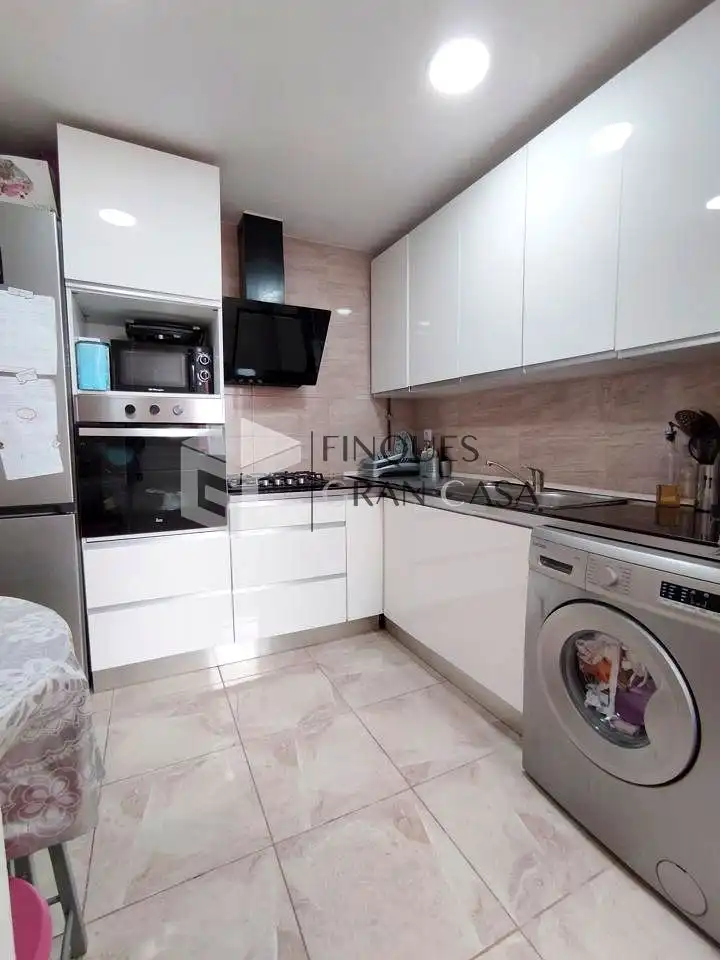 Küche von Wohnung zum Verkauf in Canovelles mit Heizung, Parkett und Balkon