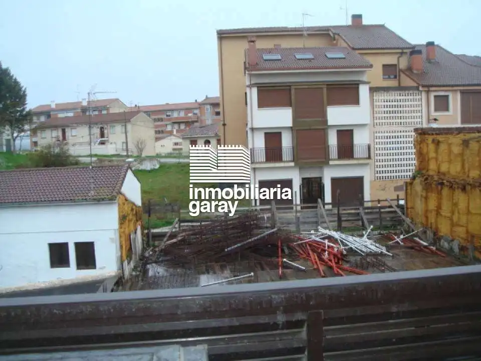 Dúplex en venda en Medina de Pomar amb Calefacció, Terrassa i Moblat