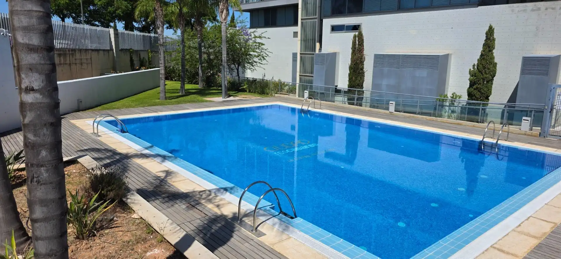 Piscina de Dúplex en venta en Valencia con Aire acondicionado, Terraza y Amueblado