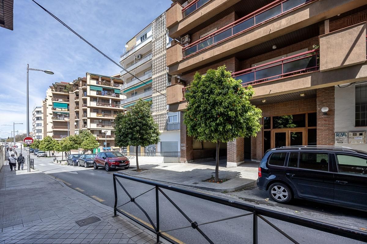 Vista exterior de Garatge en venda en  Granada Capital