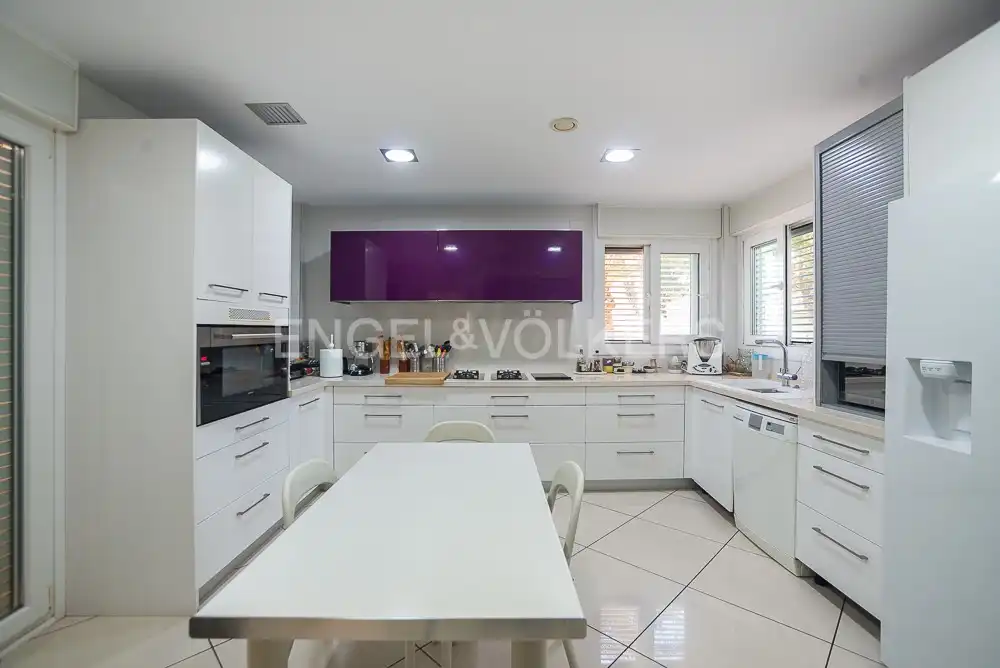 Cuina de Casa o xalet en venda en Benicasim / Benicàssim amb Calefacció, Jardí privat i Terrassa