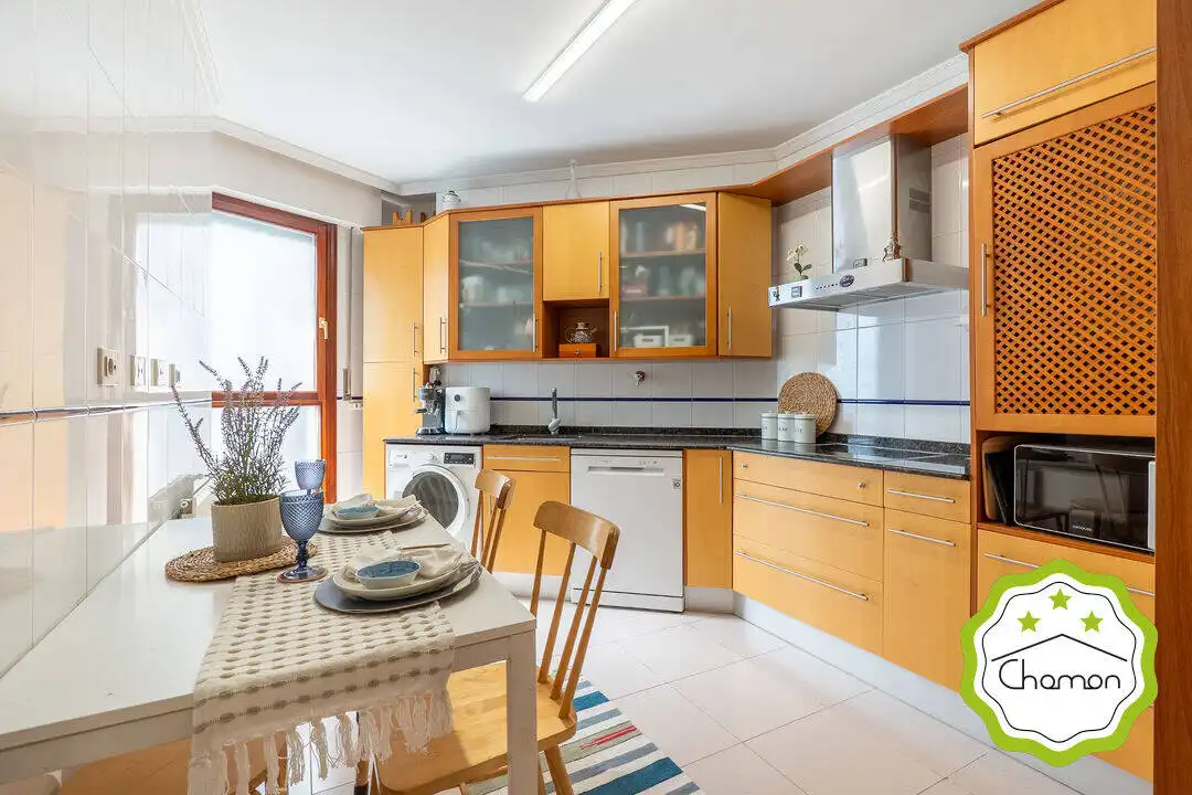 Küche von Wohnung zum Verkauf in Bilbao  mit Heizung, Privatgarten und Abstellraum