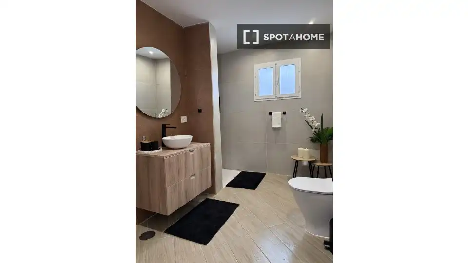 Baño de Apartamento para compartir en Tinajo con Aire acondicionado, Terraza y Amueblado