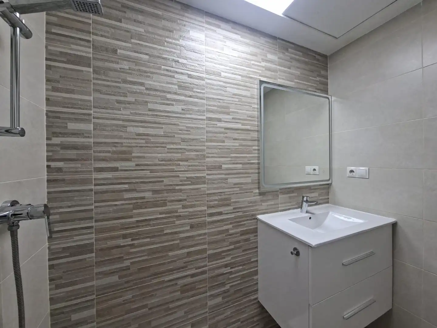 Baño de Ático de alquiler en Aldaia con Aire acondicionado, Parquet y Terraza