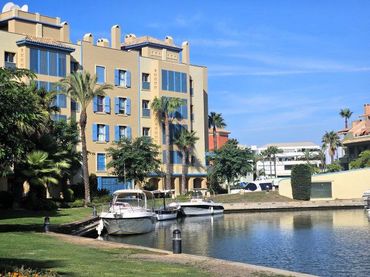 Apartament amb piscina de lloguer a Puerto de Sotogrande - La Marina