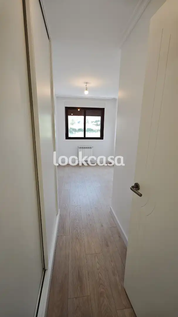 Piso en venta en Poio con Calefacción, Parquet y Horno