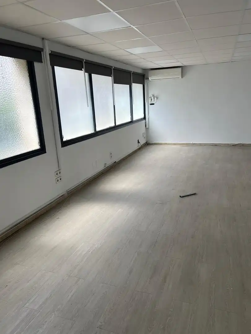 Office for rent in Sevilla  with Air Conditioner