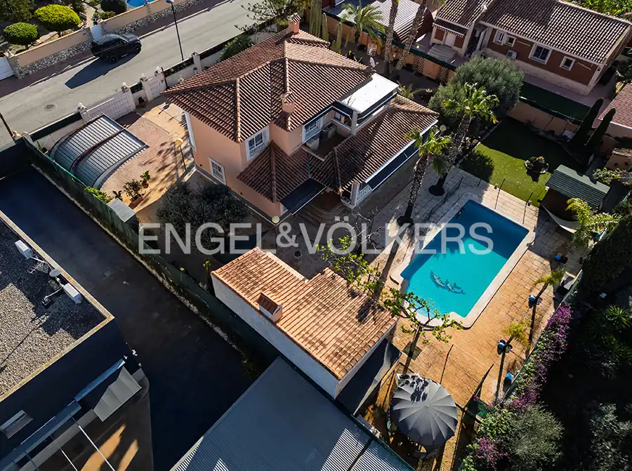 Exterior view of Houses for sale in San Vicente del Raspeig / Sant Vicent del Raspeig  with Air Conditioner, Heating and Private garden