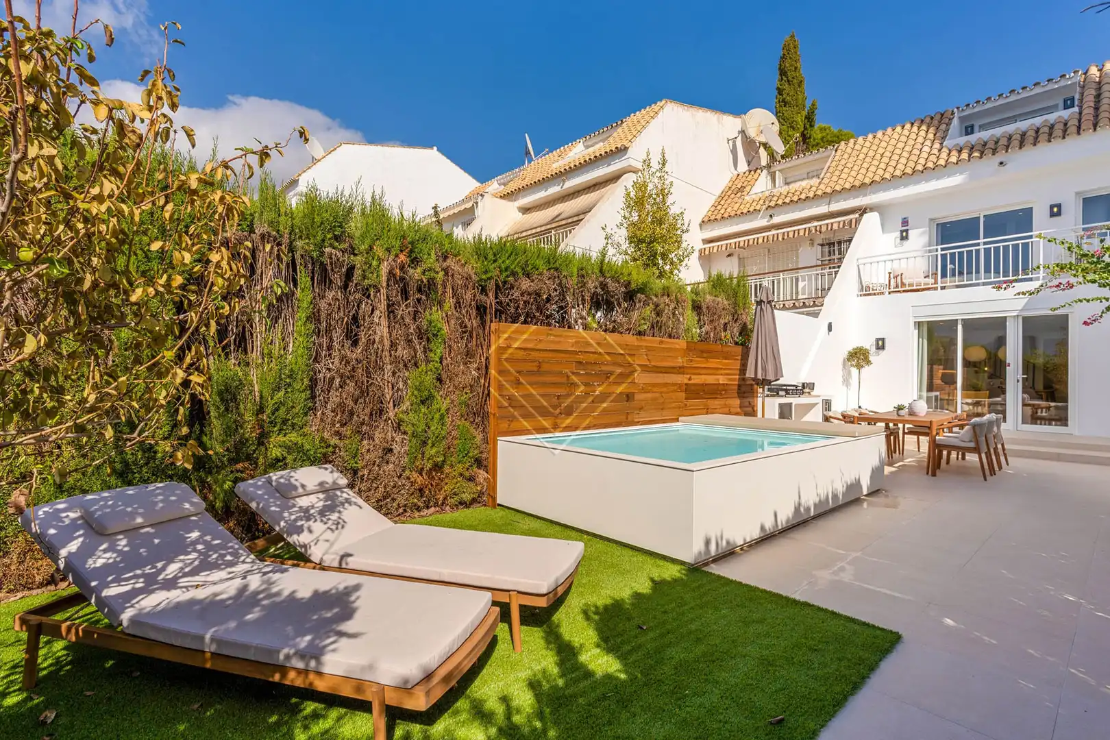 Terraced house with pool for sale in Milla de Oro