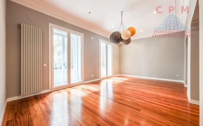Living room of Flat to rent in  Madrid Capital  with Air Conditioner, Heating and Parquet flooring
