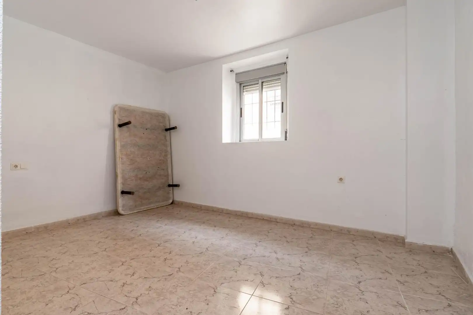 Dormitori de Casa o xalet en venda en Guadix amb Terrassa, Traster i Balcó
