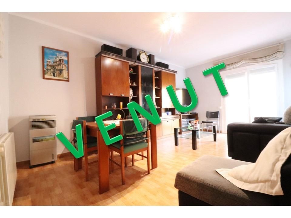 Living room of Flat for sale in Sabadell  with Heating, Furnished and Balcony
