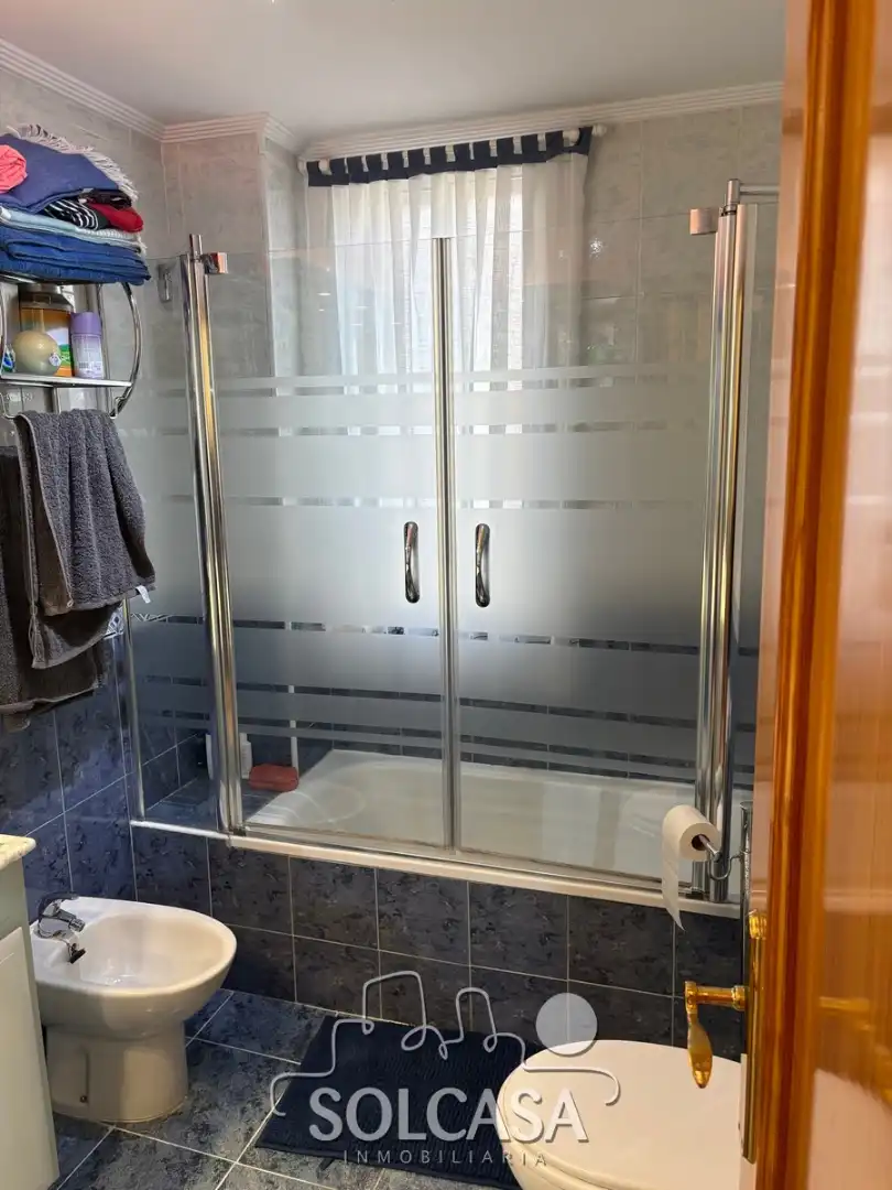 Bathroom of Flat for sale in Cistérniga  with Heating, Furnished and Oven