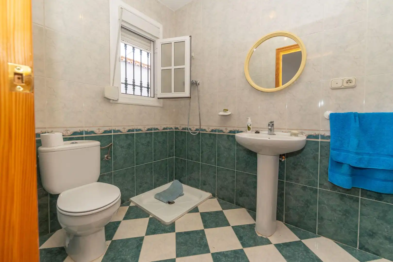Bathroom of Houses for sale in Aldeire  with Air Conditioner, Heating and Balcony