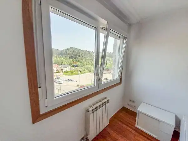 Dormitori de Pis en venda en O Porriño   amb Calefacció, Parquet i Terrassa