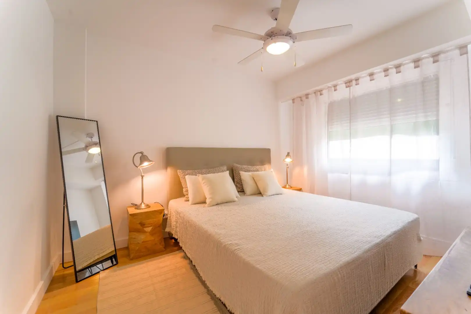 Schlafzimmer von Einfamilien-Reihenhaus zum Verkauf in L'Alfàs del Pi mit Klimaanlage, Heizung und Privatgarten