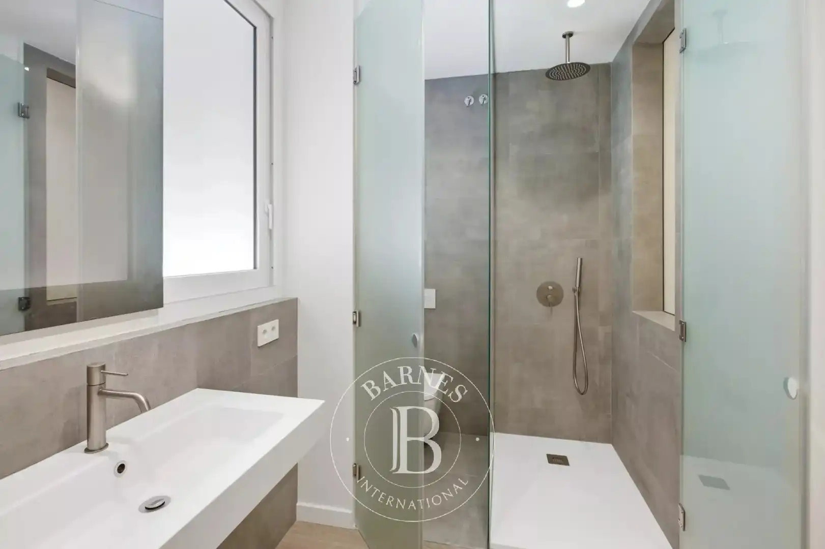 Badezimmer von Wohnung zum Verkauf in Barcelona mit Klimaanlage