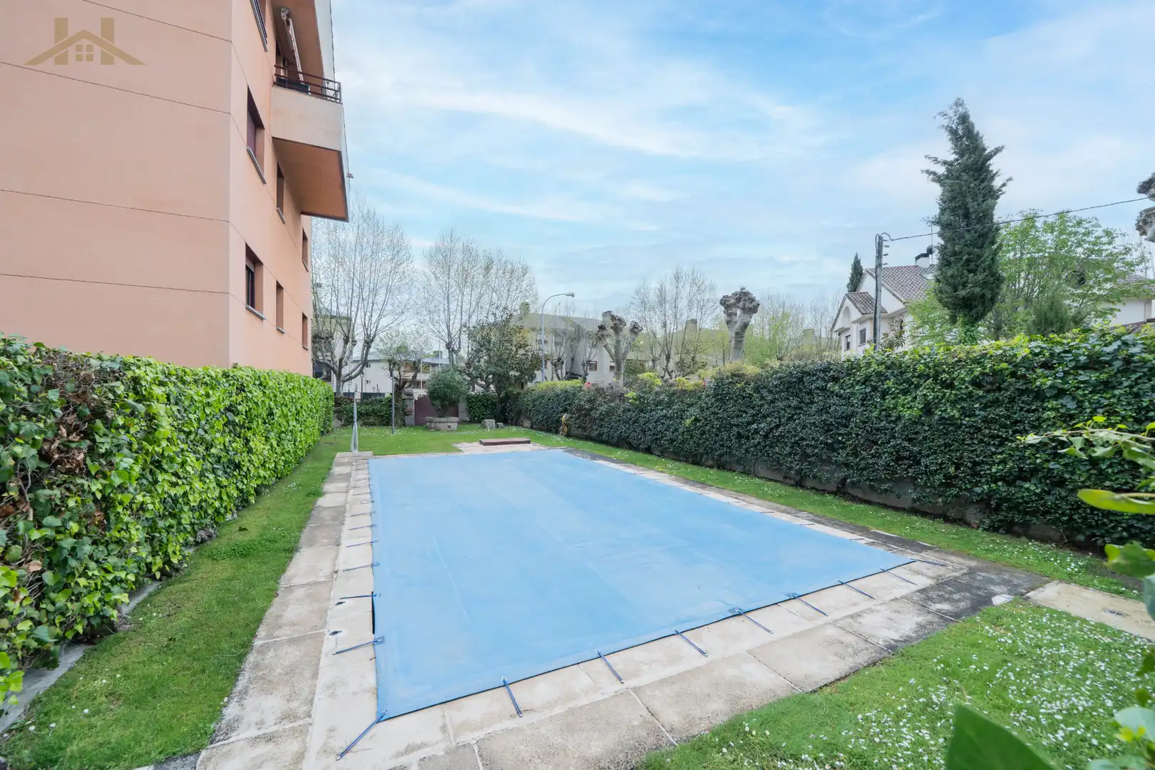 Piscina de Pis en venda en El Escorial amb Calefacció, Parquet i Terrassa