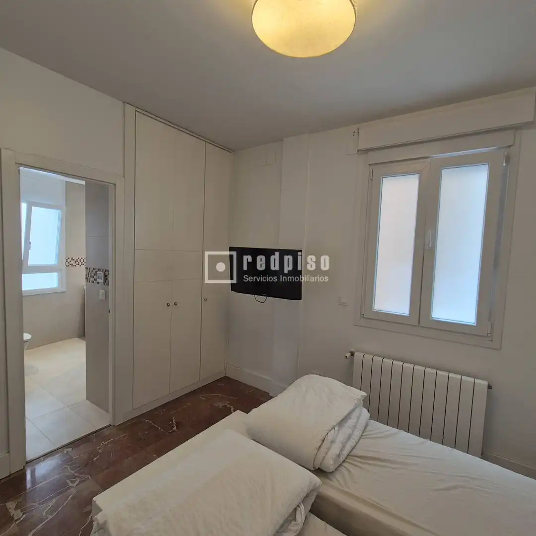 Bedroom of Flat for rent in Sevilla  with Air Conditioner, Terrace and Storage room