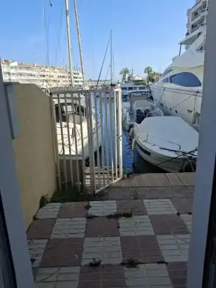 Parking de Local de alquiler en Empuriabrava con Aire acondicionado, Calefacción y Terraza