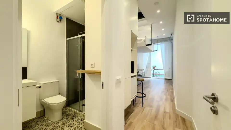 Estudio para compartir en L'Hospitalet de Llobregat con Aire acondicionado y Terraza
