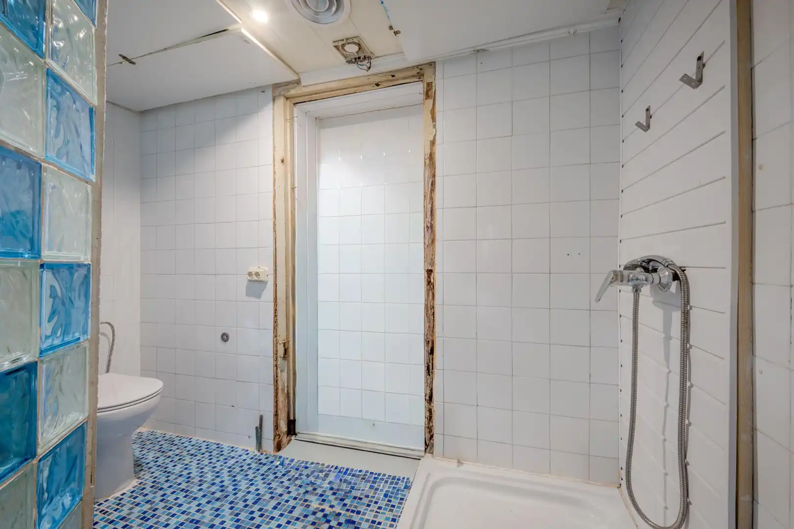 Bathroom of Detached homes for sale in Girona