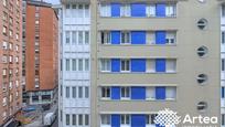 Vista exterior de Pis en venda en Bilbao  amb Calefacció, Traster i Moblat