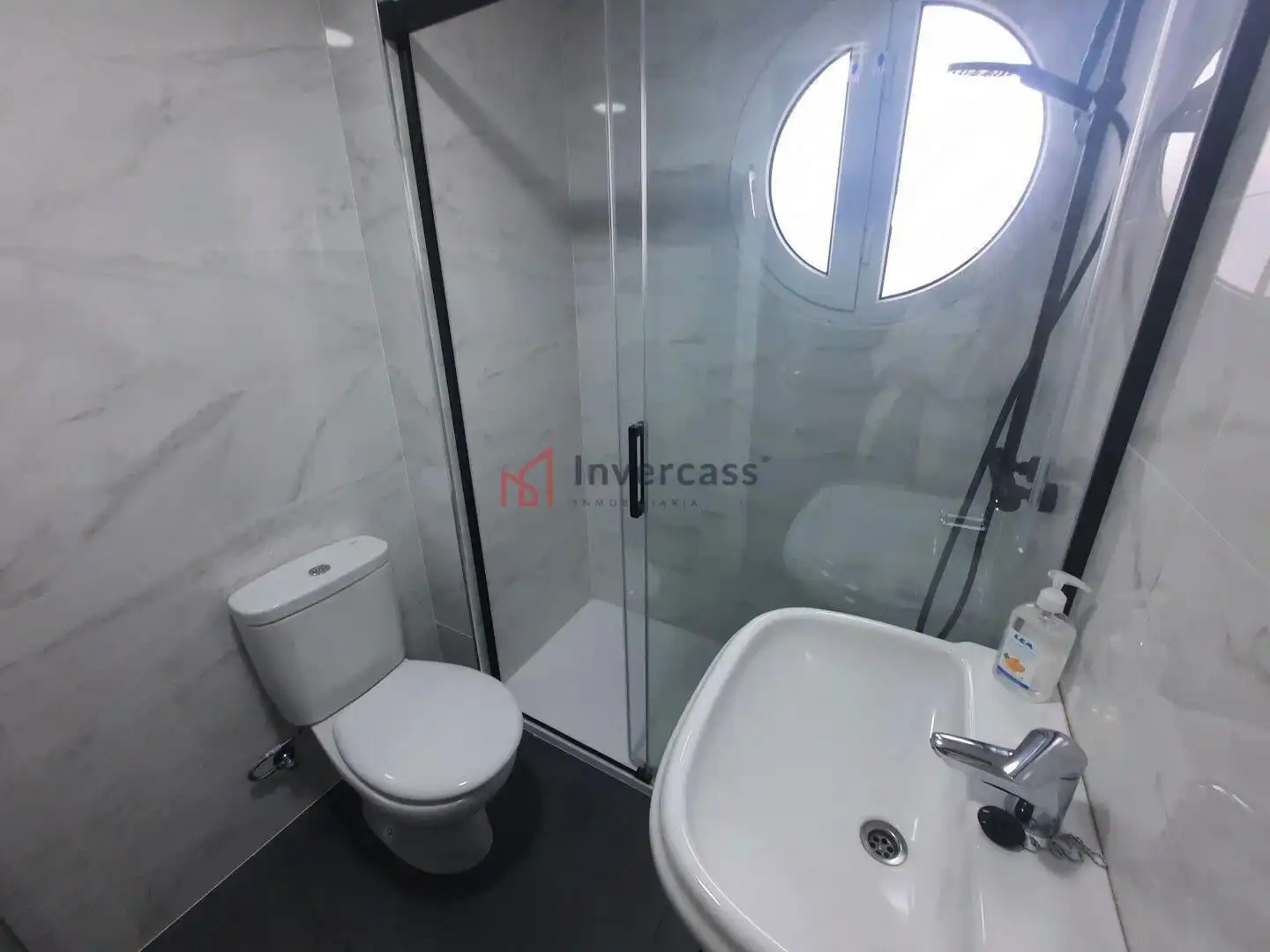 Baño de Piso en venta en Castro-Urdiales con Calefacción y Trastero