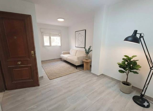 Planta baja en Venta en Calle Pablo Neruda en Camino de Antequera