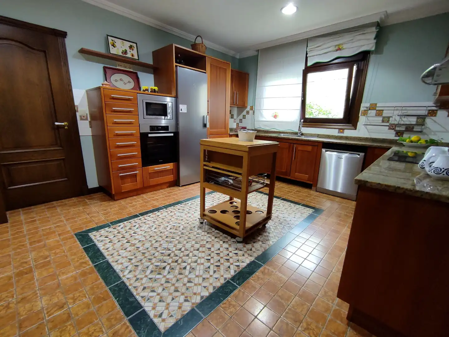 Cuina de Casa o xalet en venda en Gondomar amb Jardí privat, Parquet i Terrassa