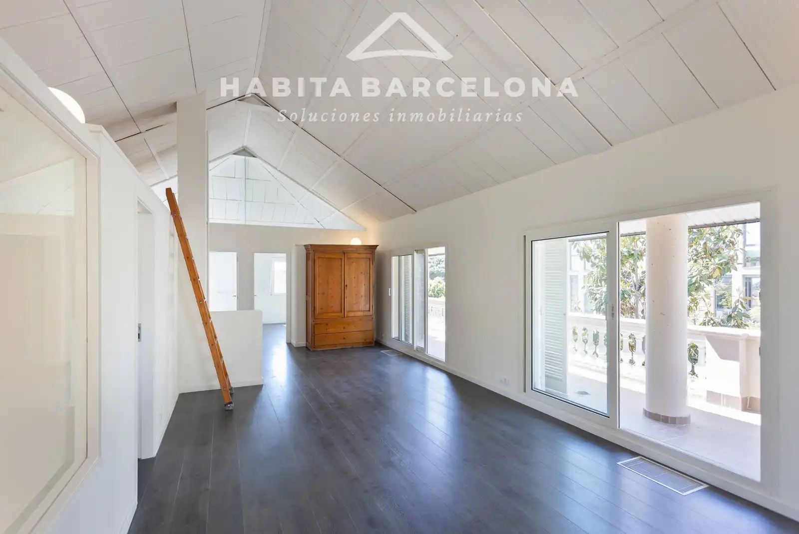 Vista exterior de Casa o xalet de lloguer en Barcelona amb Aire condicionat, Calefacció i Jardí privat