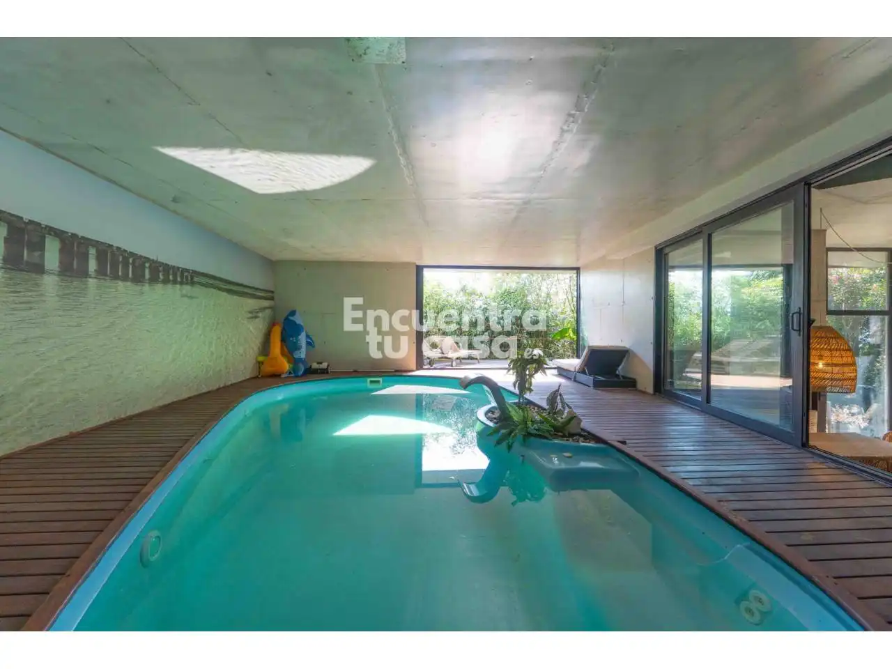 Piscina de Casa o xalet en venda en Donostia - San Sebastián  amb Jardí privat, Terrassa i Piscina