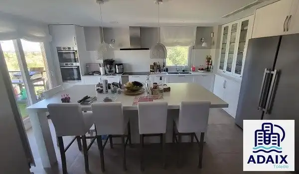 Küche von Haus oder Chalet zum Verkauf in Layos mit Klimaanlage, Heizung und Parkett