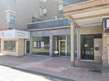 Local comercial en venda a Avenida Dr. Mendiguchía Carriche