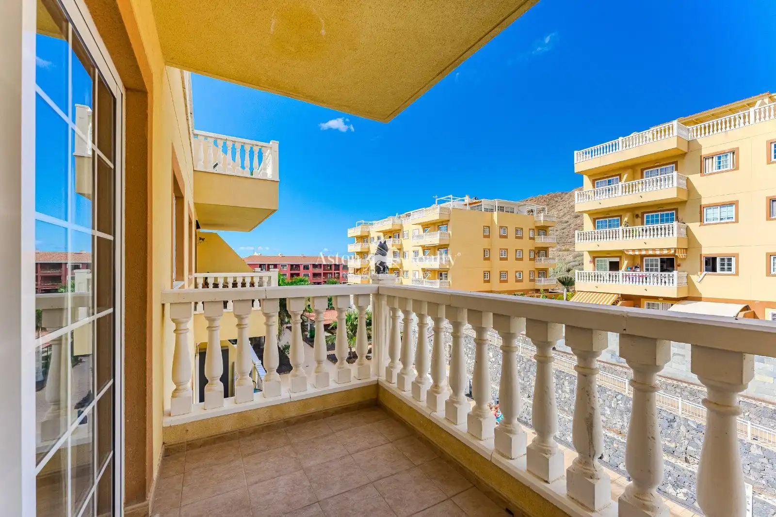 Ático con piscina en venta en Jilguero