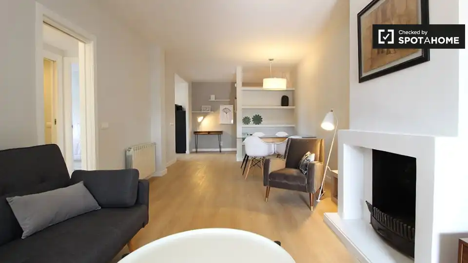 Living room of Flat for rent in Madrid  with Air Conditioner, Heating and Furnished