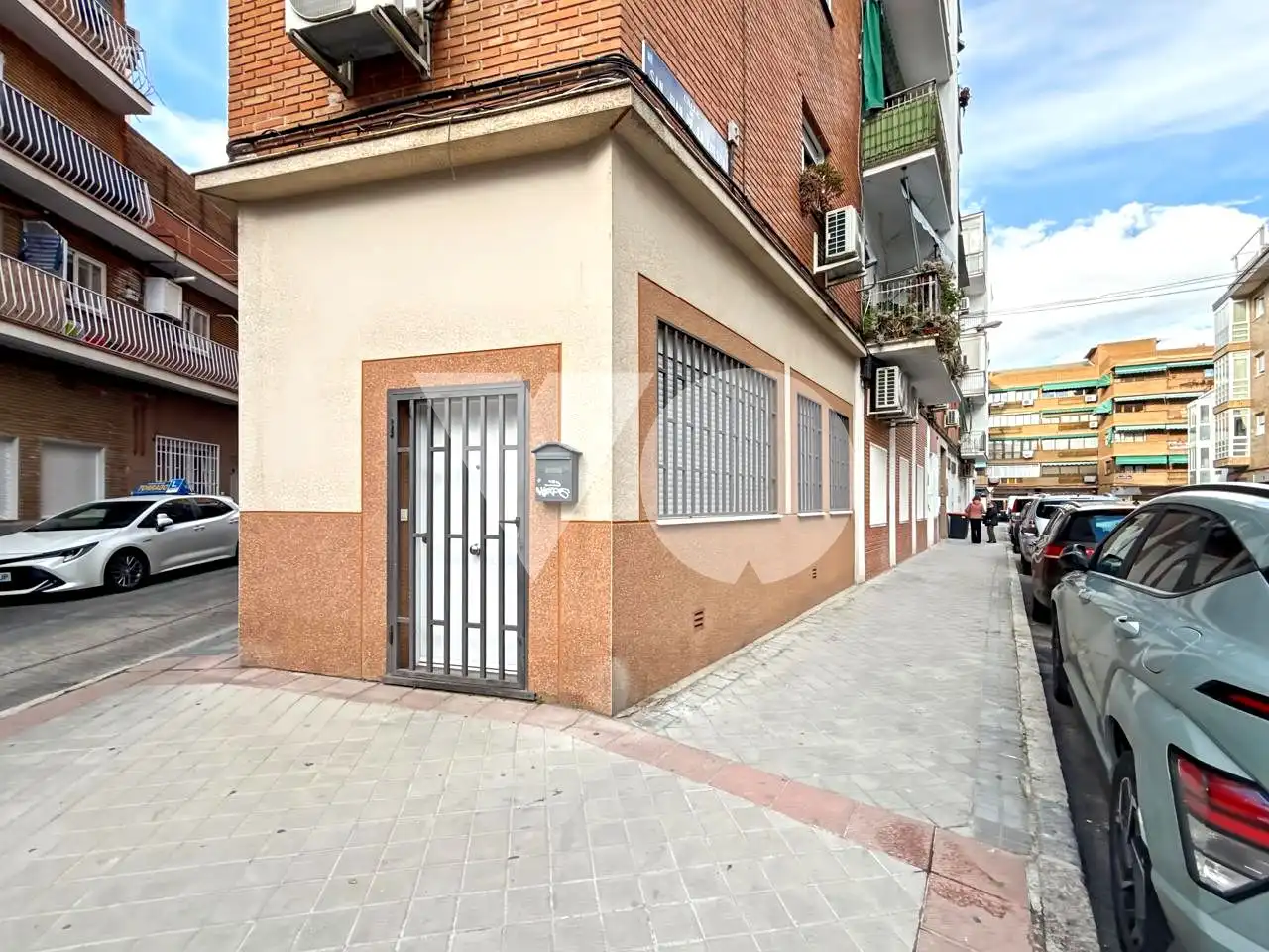 Außenansicht von Erdgeschoss zum Verkauf in Madrid mit Klimaanlage