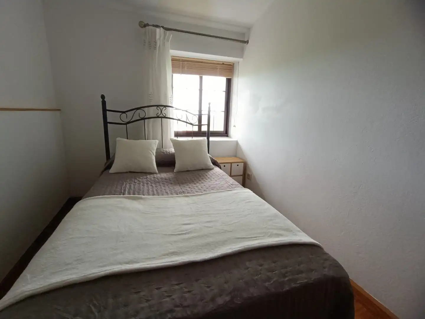 Schlafzimmer von Einfamilien-Reihenhaus zum Verkauf in Valdáliga mit Heizung, Abstellraum und Balkon