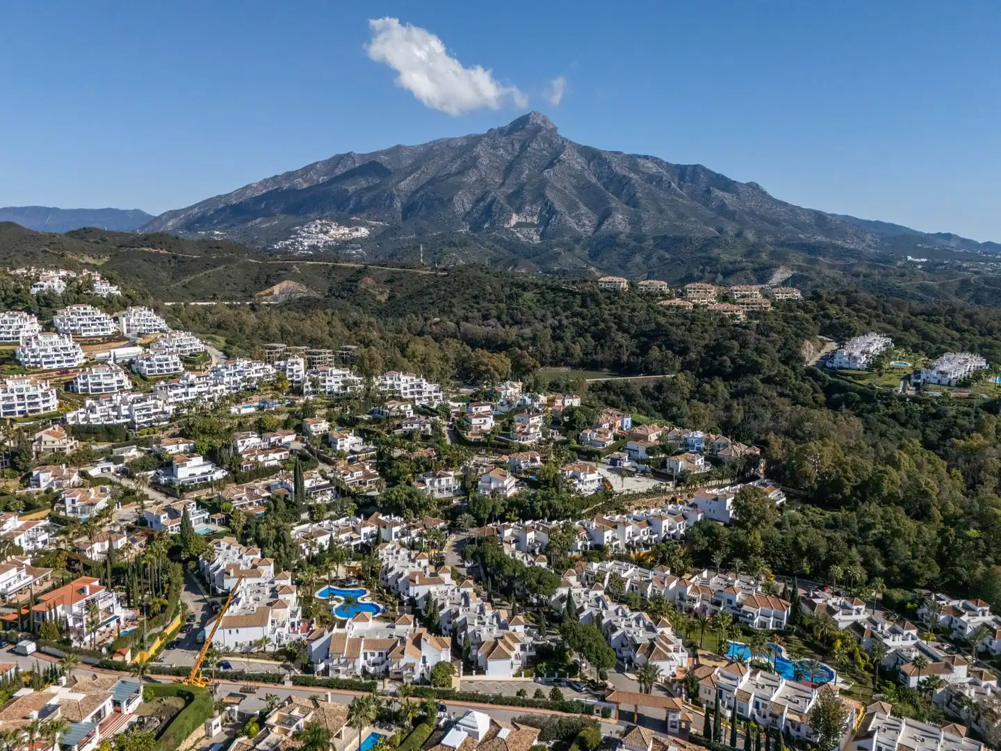 Vista exterior de Apartament en venda en Marbella amb Jardí privat, Terrassa i Moblat