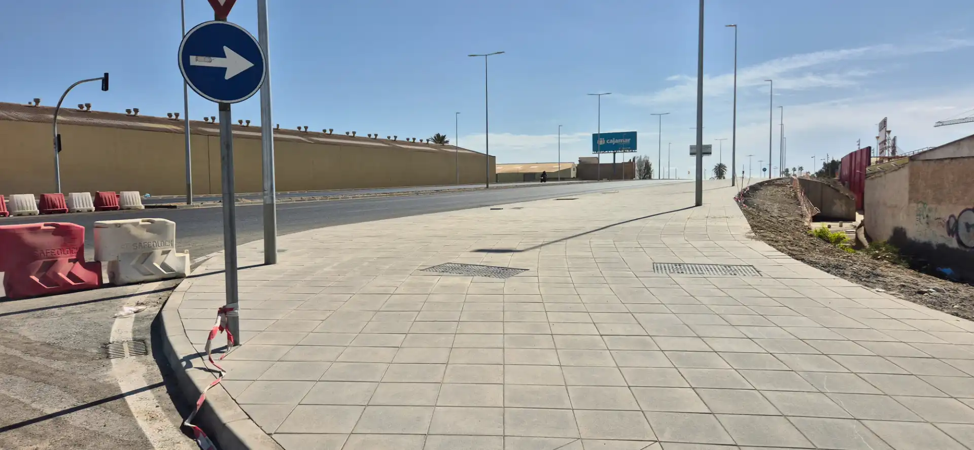 Vista exterior de Nau industrial en venda en Almería
