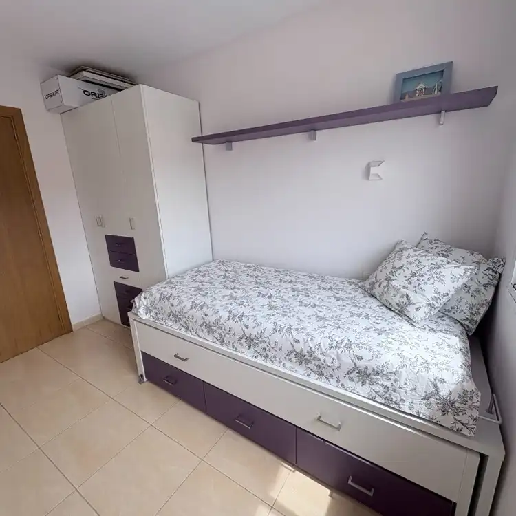 Dormitori de Apartament en venda en Mont-roig del Camp amb Aire condicionat, Moblat i Piscina comunitària