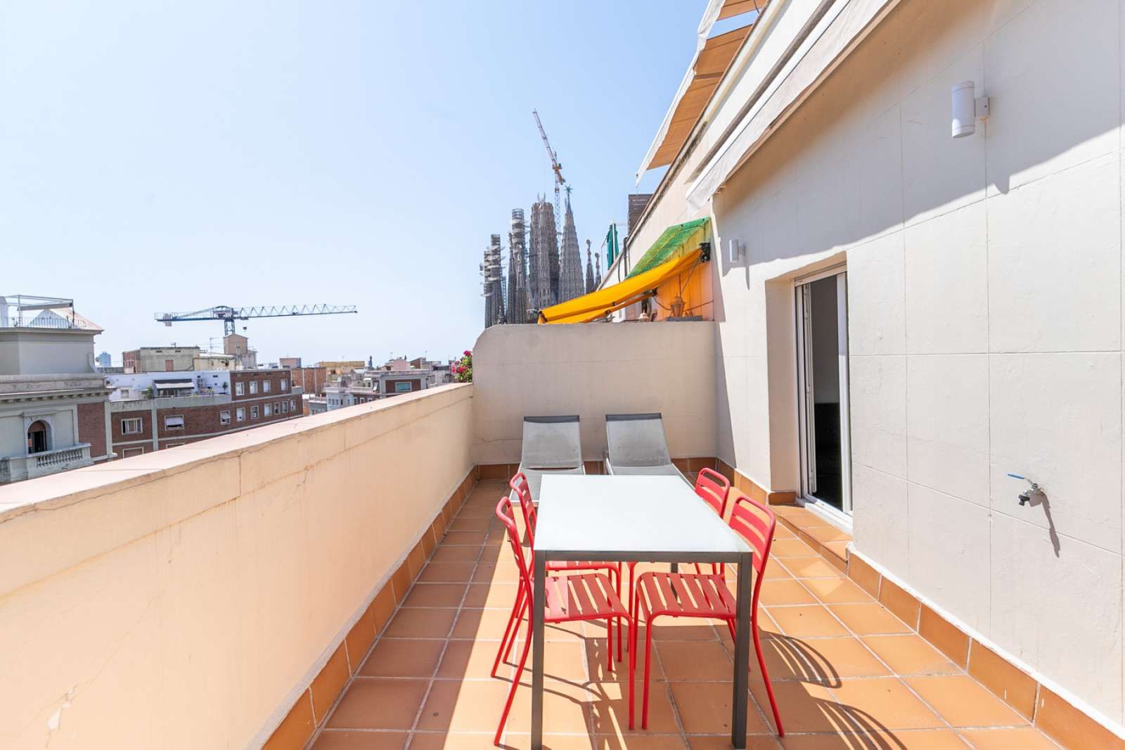 Terrace of Apartment to share in  Barcelona Capital  with Air Conditioner and Terrace