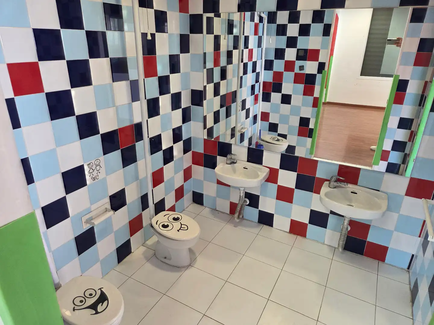 Bany de Local de lloguer en Málaga amb Aire condicionat, Terrassa i Moblat